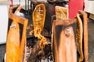 Frisch zubereiteter Flammlachs von Christoph Klare