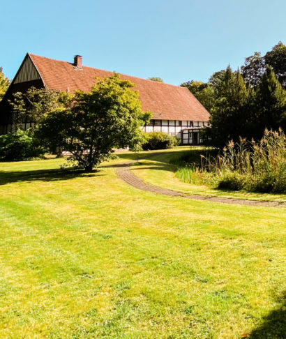 Malerischer-Garten-am-Ramselhof