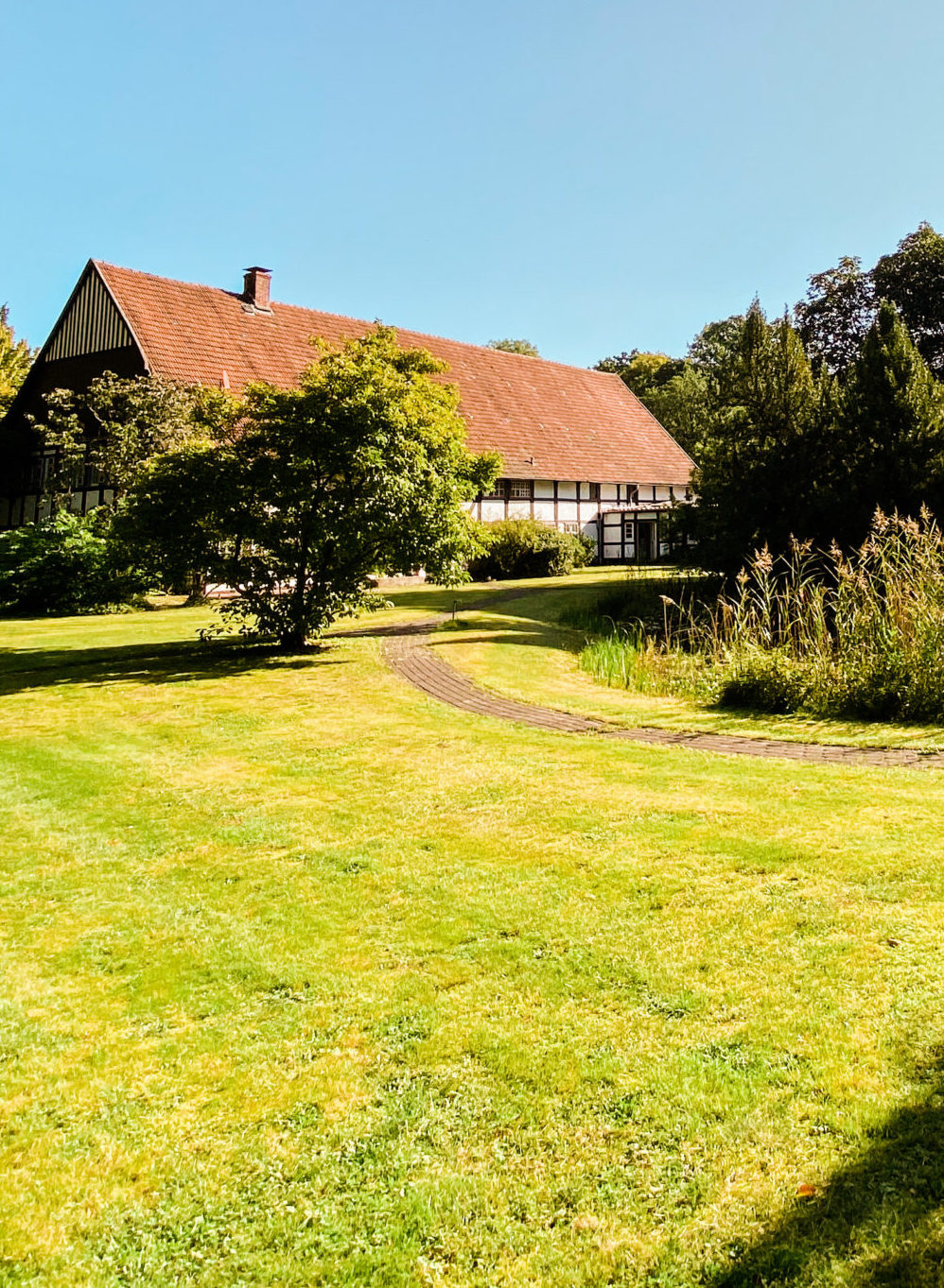 Malerischer-Garten-am-Ramselhof