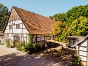 Luftaufnahme der Tenne mit Terrasse