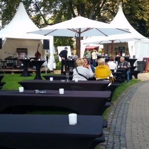 Stretch-Husse Bierzeltgarniturtisch schwarz – Bild 2